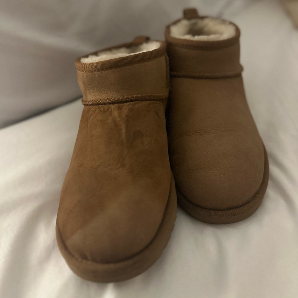 Ugh Ultra Mini Chestnut Size 9- SEE PHOTOS